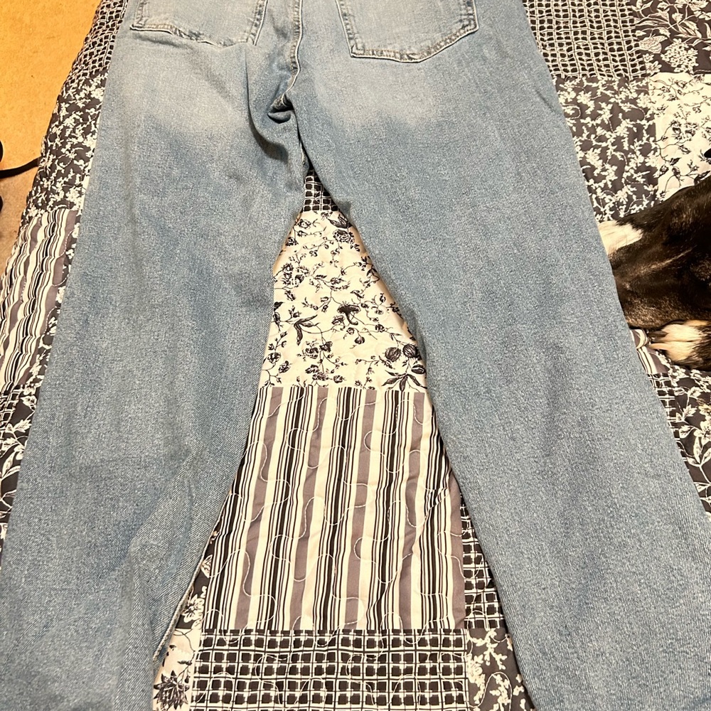 No boundaries women’s size 13 distressed boyfriend jeans